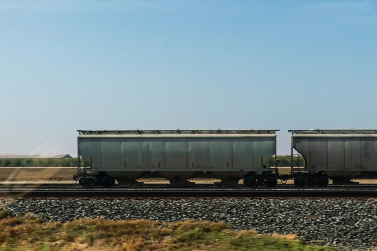 A Seamless User Experience to Facilitate Rail Shipping